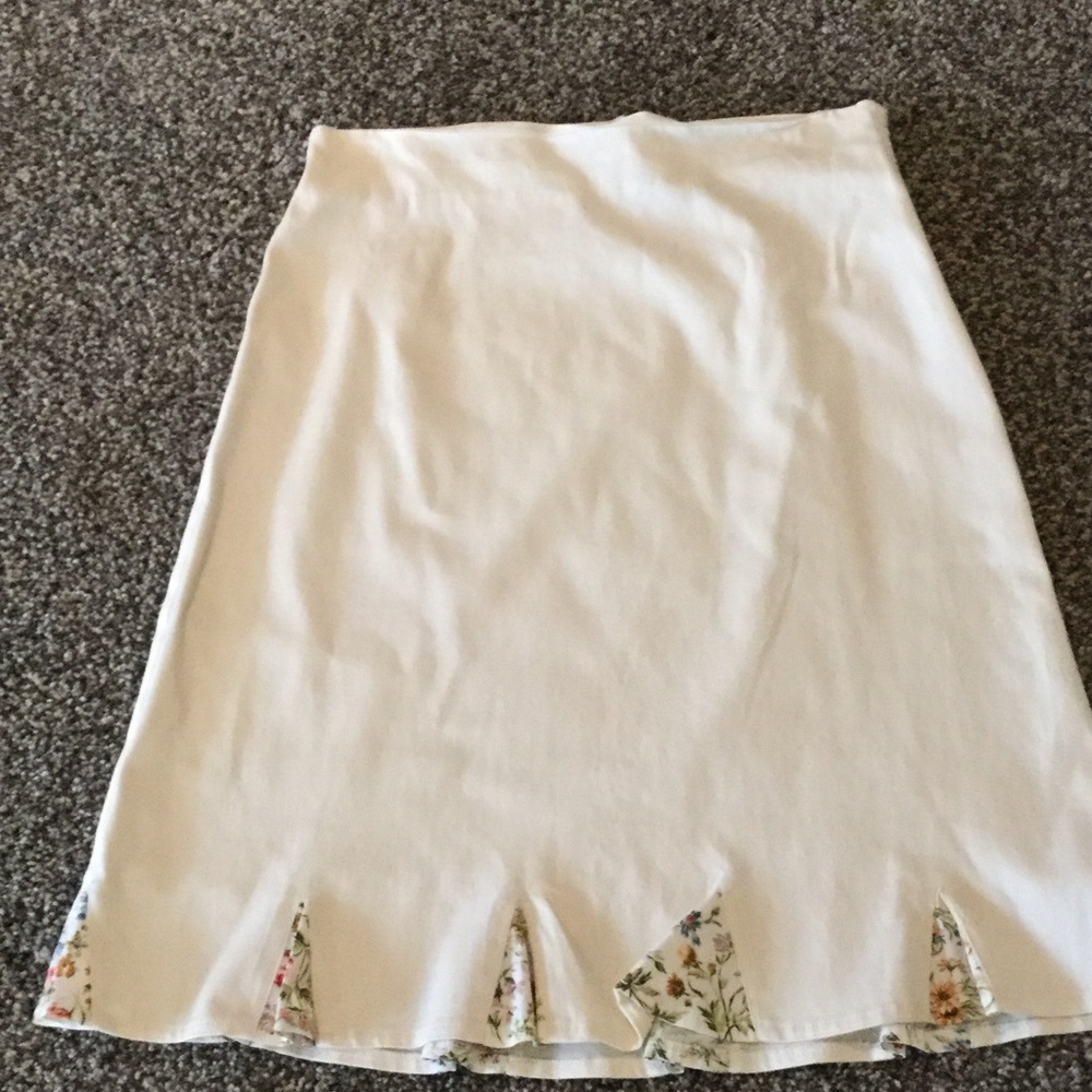 Elegant White Floral Trim Skirt